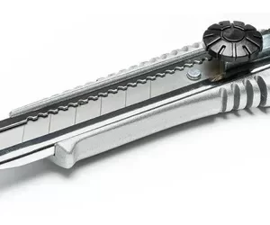 CUTER METAL RETRACTIL C/RUEDA